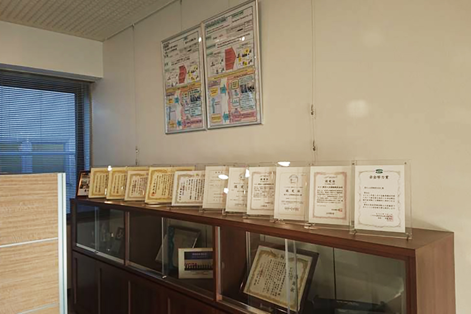 本社ロビー風景