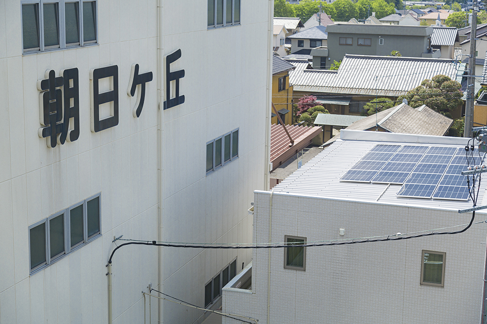 カーボンニュートラルに向け、ソーラーパネルを設置